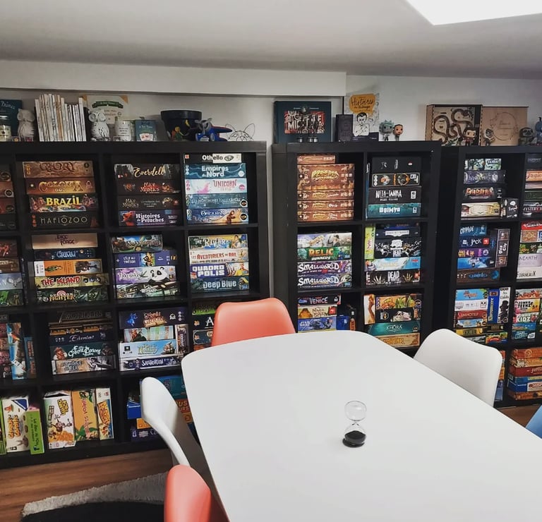 Ma salle de jeux Rouen Le Houlme Armoire jeux de société à Rouen en Normandie