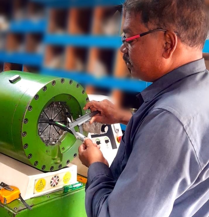 HYDRAULIC HOSE CRIMPING