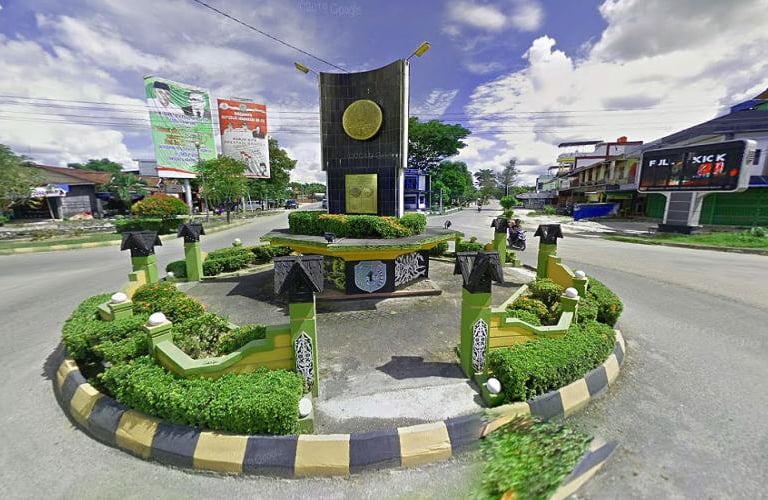 Tugu Simpang Lima