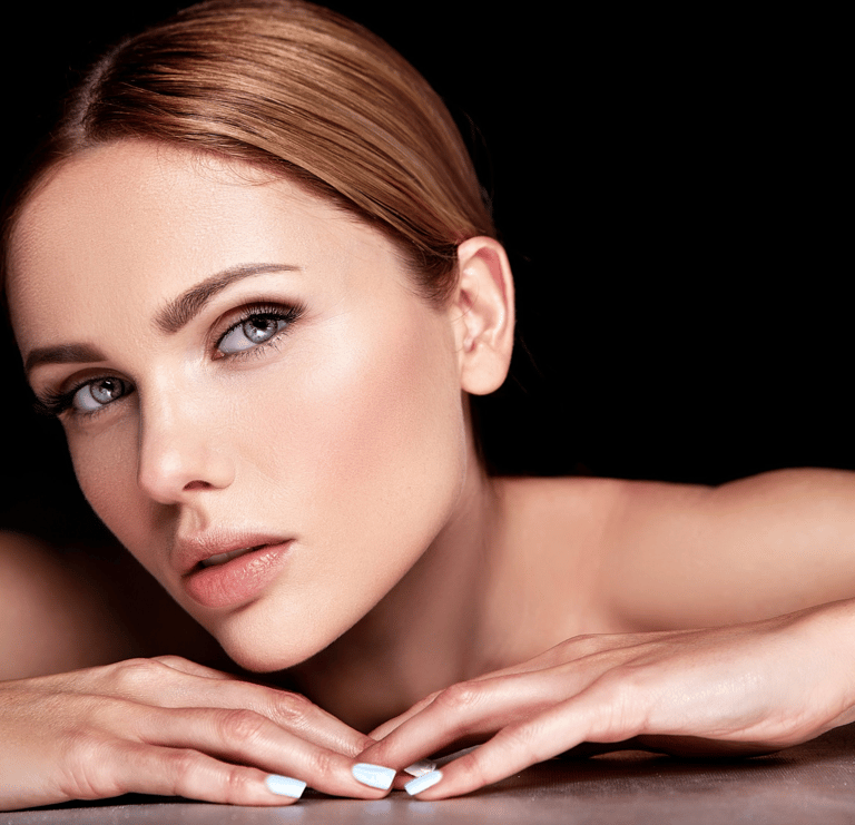 Yüz germe ameliyatı sonrası doğal yüz konturu