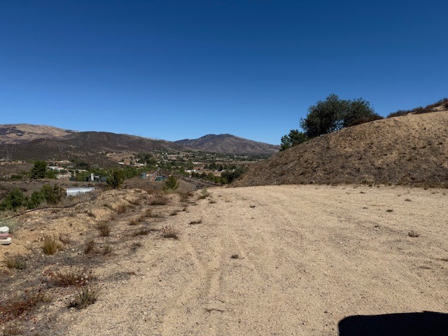 flat vacant land in Agua Dulce CA