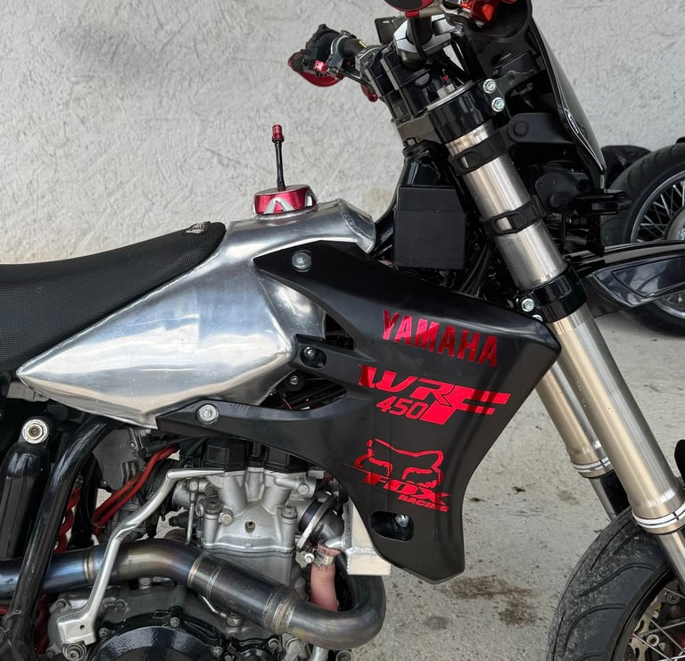 Stickers moto personnalisés reproduits à l’identique – découpe vinyle sur mesure et pose soignée par 3DPM France