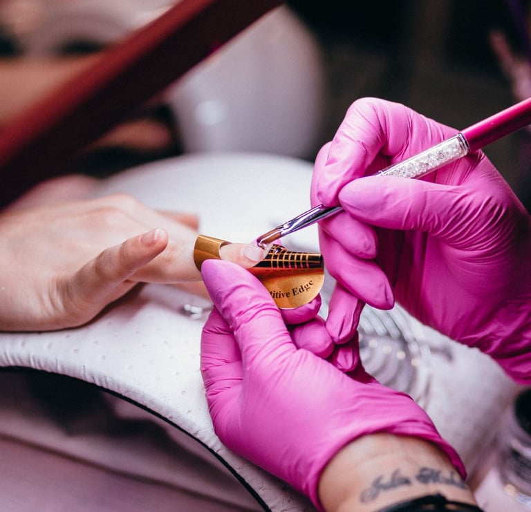 kosmetikausbildung-in-bayern Kosmetikausbildung Nageldesign Fußpflege Wimpernstylist Wimpern