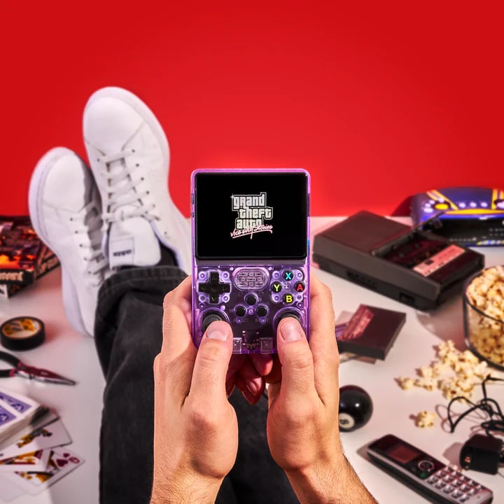 R36S palaiko 15000 klasikinių žaidimų