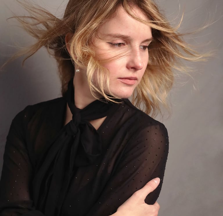 Photographie mannequin, cheveux dans le vent , studio Brunoy Essonne 91