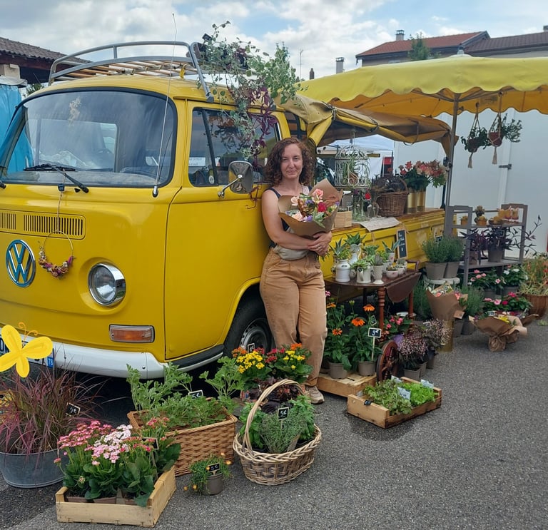 Stand fleurs sur le marché des Roches de Condrieu