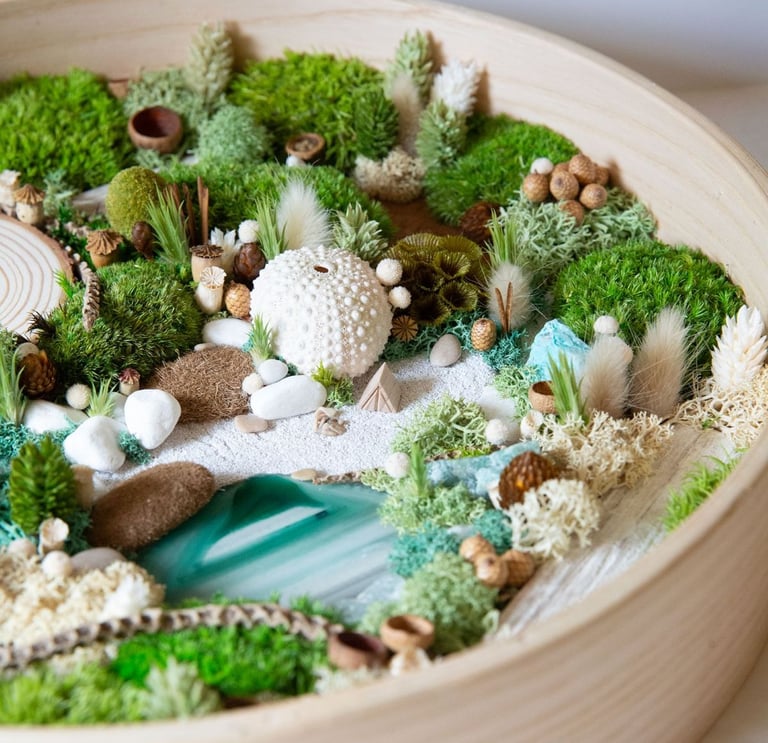 Forêt vue du ciel et lagon une oeuvre en végétaux stabilisés d'Atelier Origine