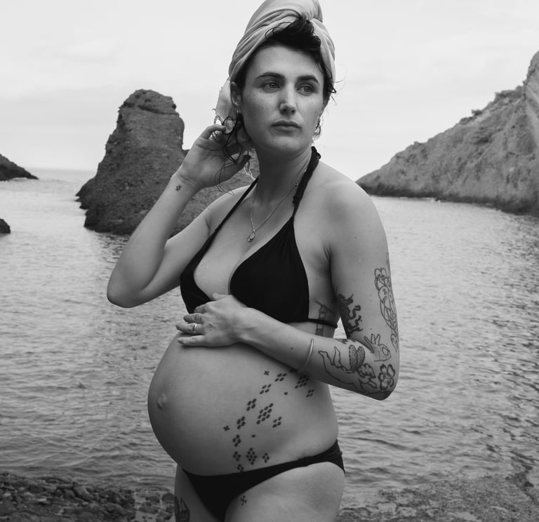 photo grossesse noir et blanc 