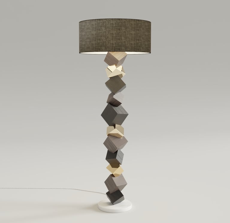 Lampadaire Pyrite en noyer, moabi et laiton poli. Pied en marbre blanc et abat-jour en lin noir.