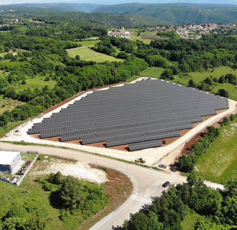 Solarni paneli na zemlji