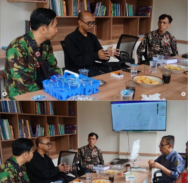 Komunitas dan mitra lembaga berdiskusi dalam lingkaran, simbol kolaborasi lintas sektor dalam pelest
