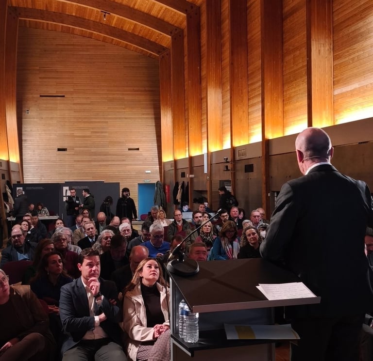 Sonorización profesional con micros de diadema, microfonía inalámbrica y mesa digital