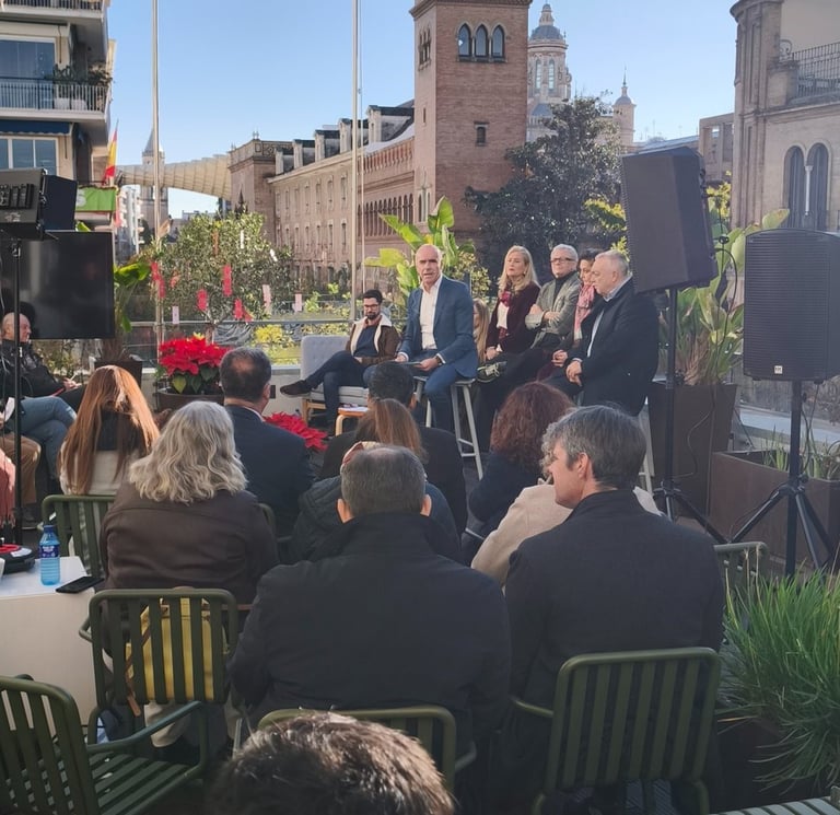 Sonorización profesional, utilizando micrófonos de diadema, inalámbricos de mano y rack de prensa