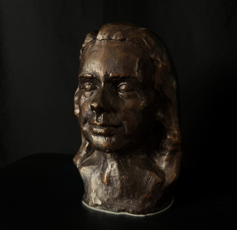 Brondze bust. Memorial. Sculpture.