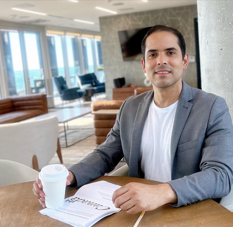 Alejandro González, Consultor de Inmigración  a Canadá  (RCIC)