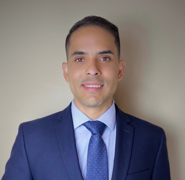 Alejandro will guide you to immigrate to Canada 