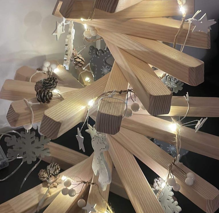 sapin en bois, arbre de Noël, objet en bois, décoration en bois, ébénisterie, artisanat