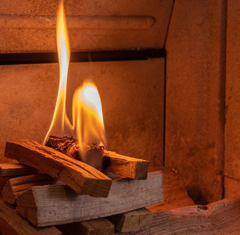 L’allumage inversé des poêles et inserts à bois : Une méthode écologique et efficace