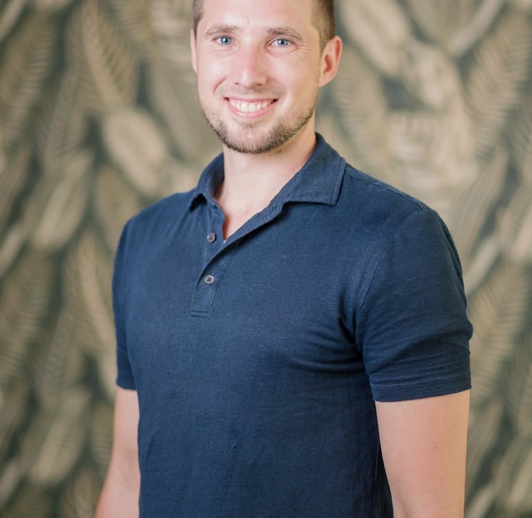 a man in a blue shirt and a blue shirt