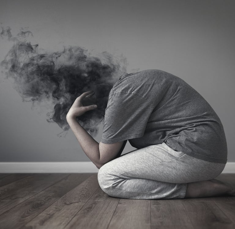 personne repliée sur elle meme souffrant d'anxiete