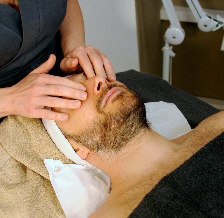 Soin visage homme réalisé chez Fée Pour Vous à Roquefort