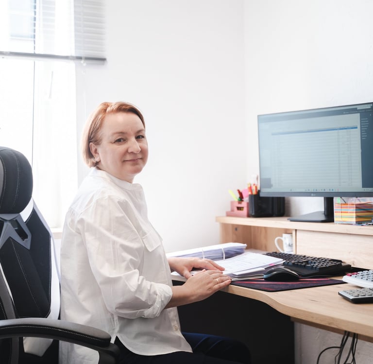 DSM Office Passau – Mitarbeiter bei der Arbeit an Lohn- und Gehaltsabrechnungen
