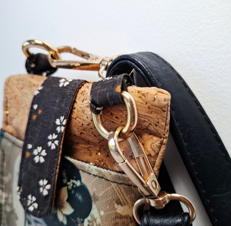 Sac bandoulière Japon pour smartphone et cartes en liège et couleur noir et or