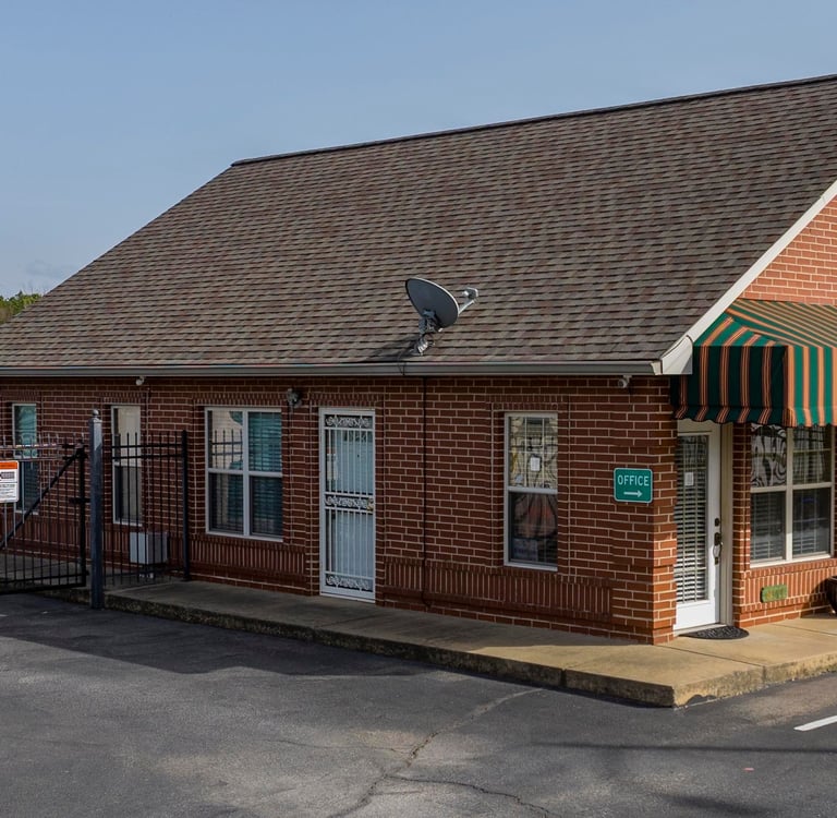 Main office of Alcoa Road Storage at 6111 Alcoa Road in Benton, Arkansas