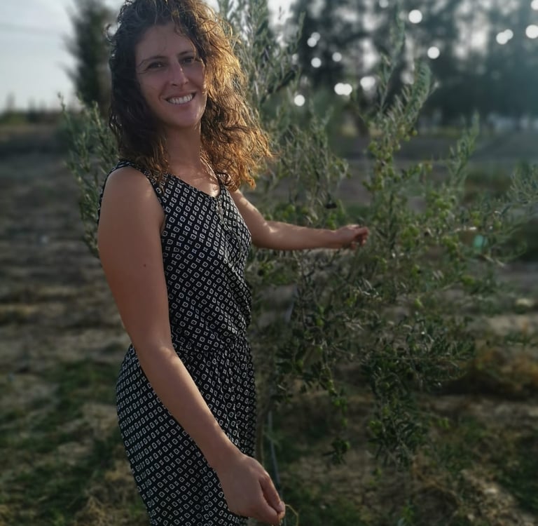 Photo d'Amel, Spécialiste du social, formée en sociologie et sciences politiques.