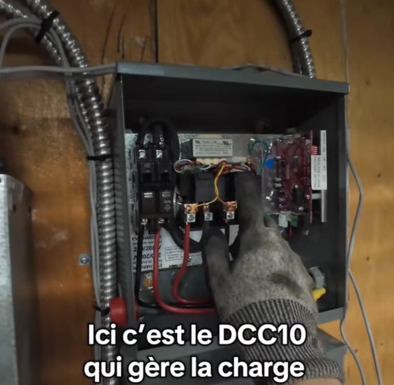 Entrepreneur électricien, à Québec et Lévis, installation contrôleur de charge.