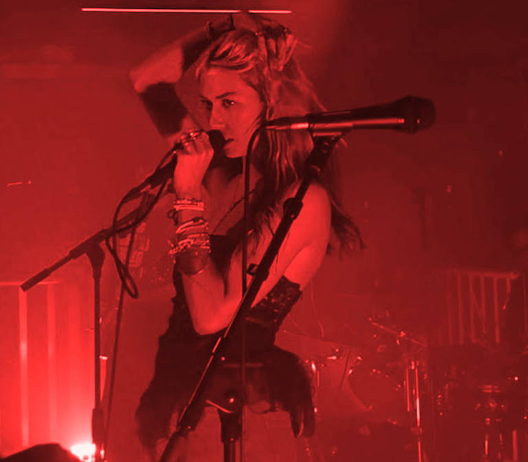 Nieve Ella performing in Cologne, Germany