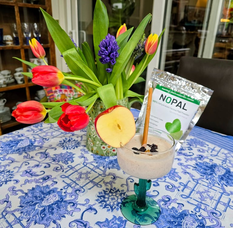 Nopal powder added to greek yogurt and banana