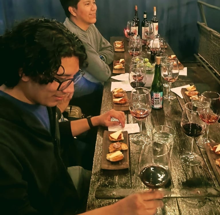 Degustacion en familia con vino y tapas de queso en Norte b cerveceria