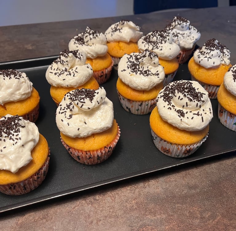 Petits gâteaux (cupcakes) à la courge avec glaçage à la vanille. Crédit photo Terres & Graines