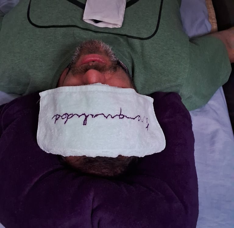 Homem no Recanto Clara em terapia de Descanso Profundo