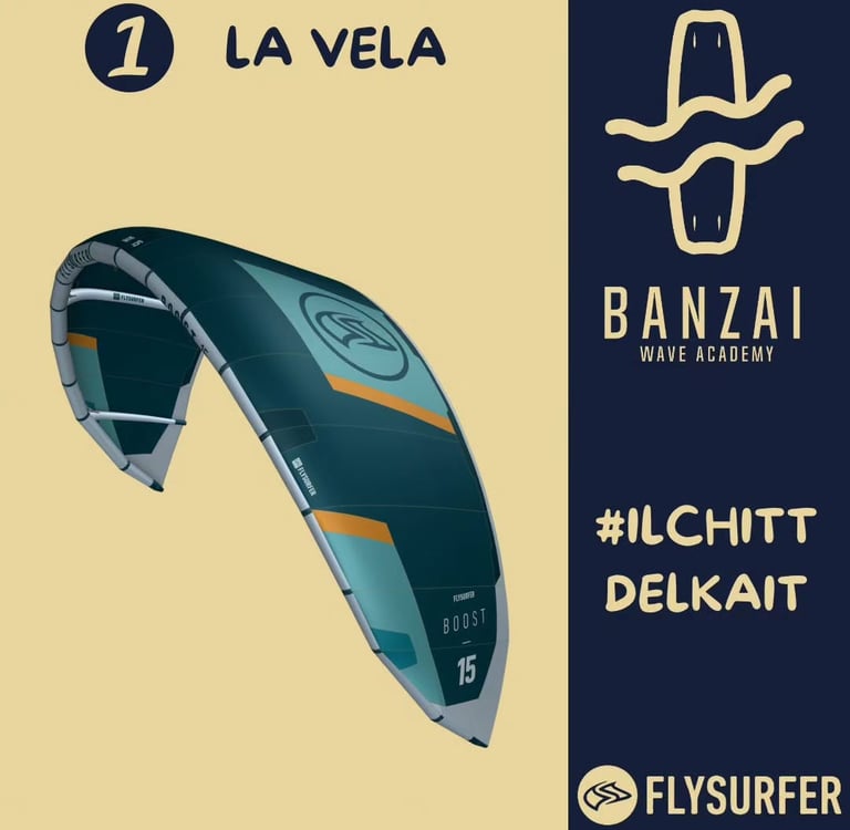 una vela di kitesurf gonfia e pronta a volare