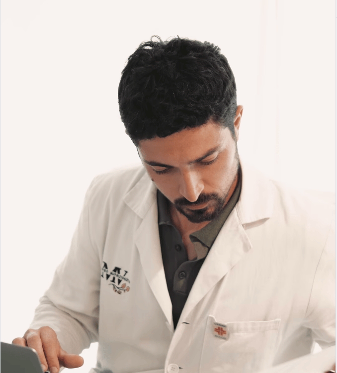 Nutrizionista revisionando l'anamnesi del paziente