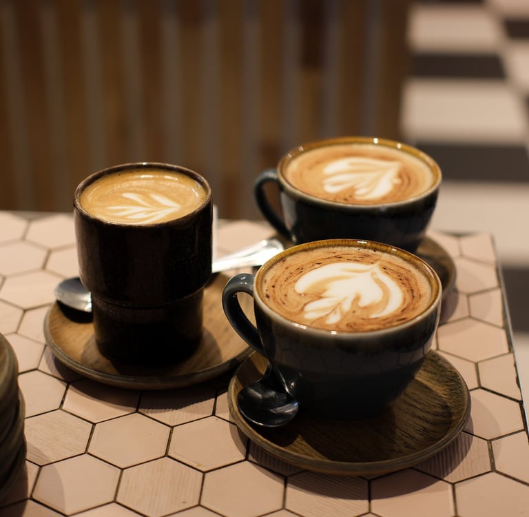 alt="cappuccino at Bon Jo Montmartre"