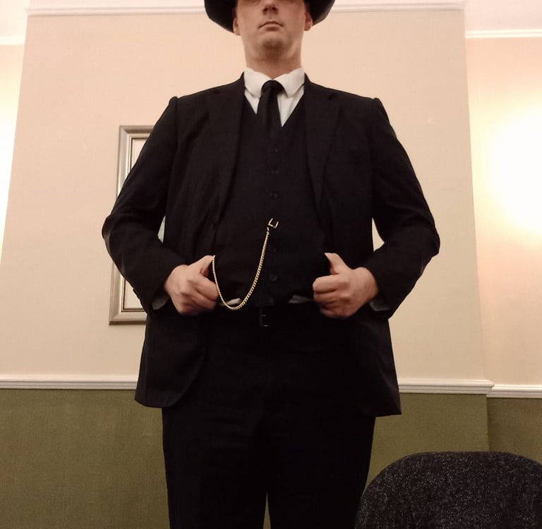 man dressed as an older style police detective