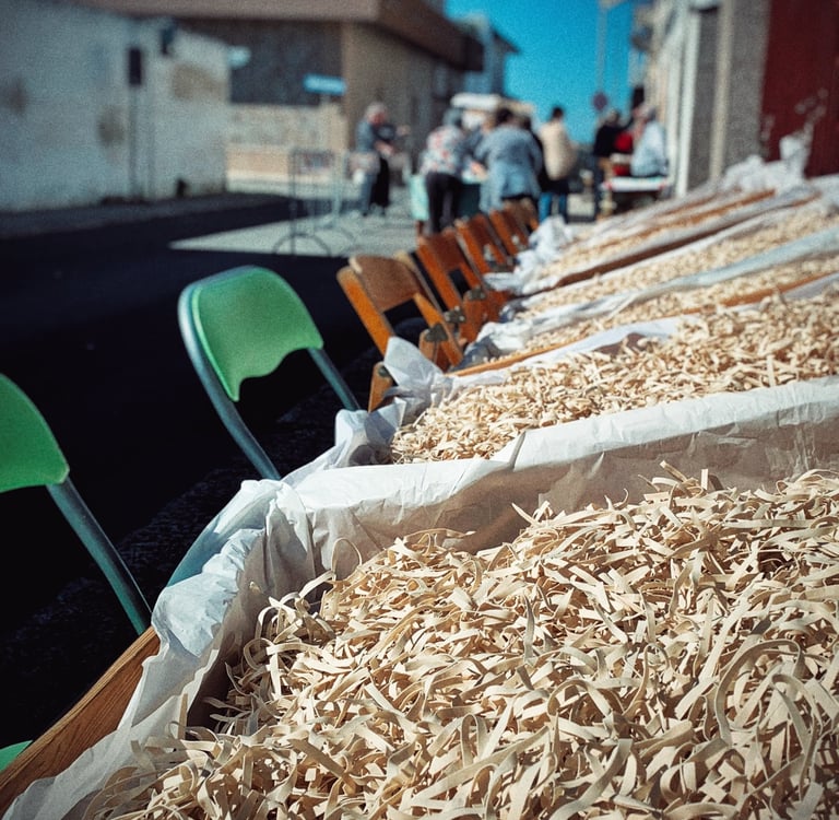 tradizioni di san giuseppe a monteparano con la tipica massa stesa ad asciugare al sole