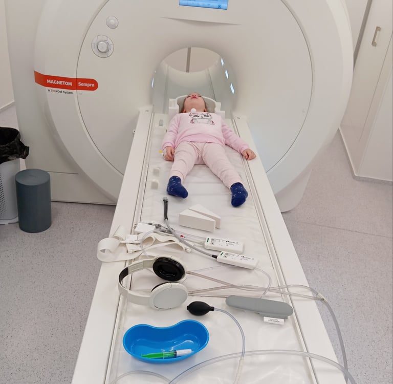 дитина на у МРТ, у лікарні
