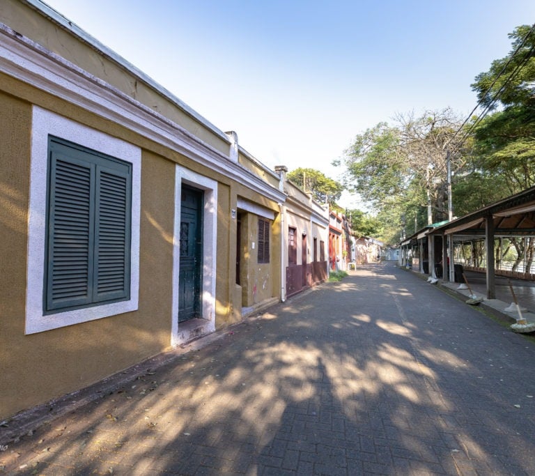 a street scene with a long narrow alley with a brick wall and a brick wall