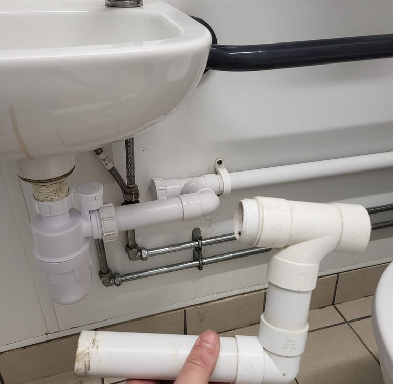 What to Do While You’re Waiting for an Emergency Plumber in Cornwall