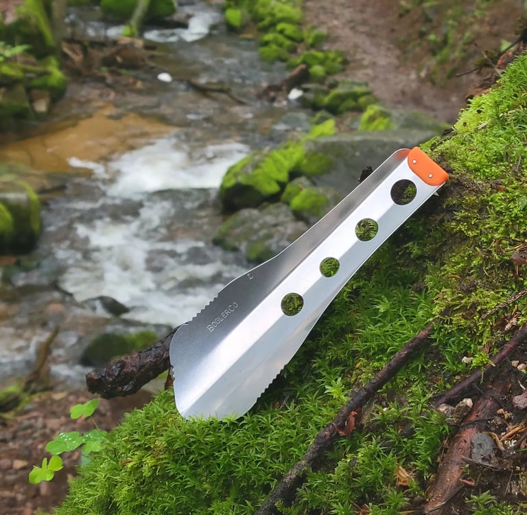 boglerco trowel lying on moss