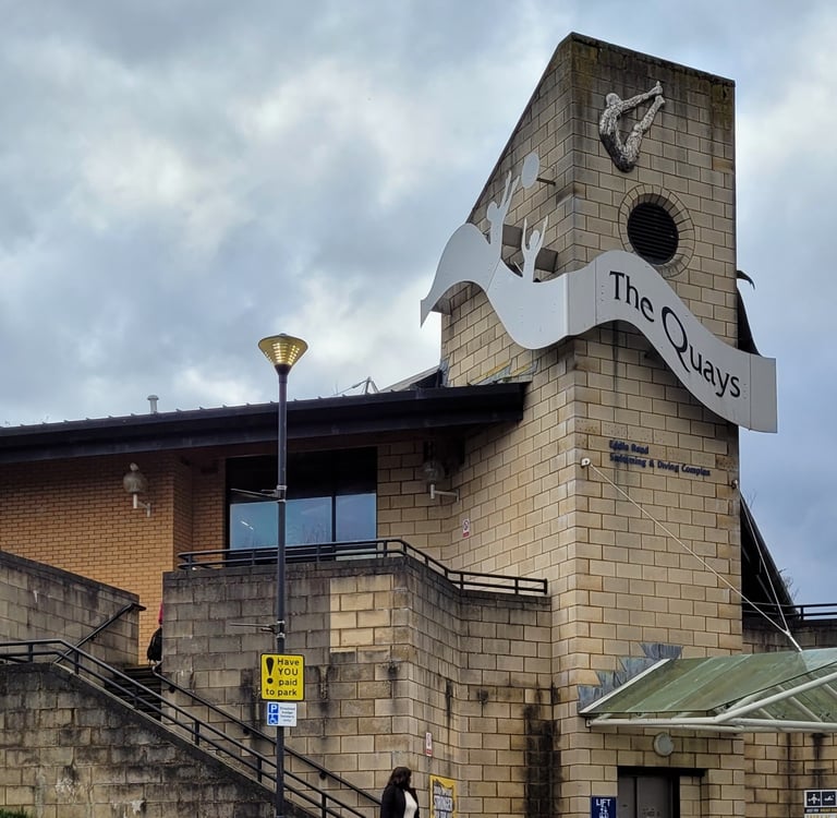 SWIMMING AND DIVING - WEST QUAY - SOUTHAMPTON