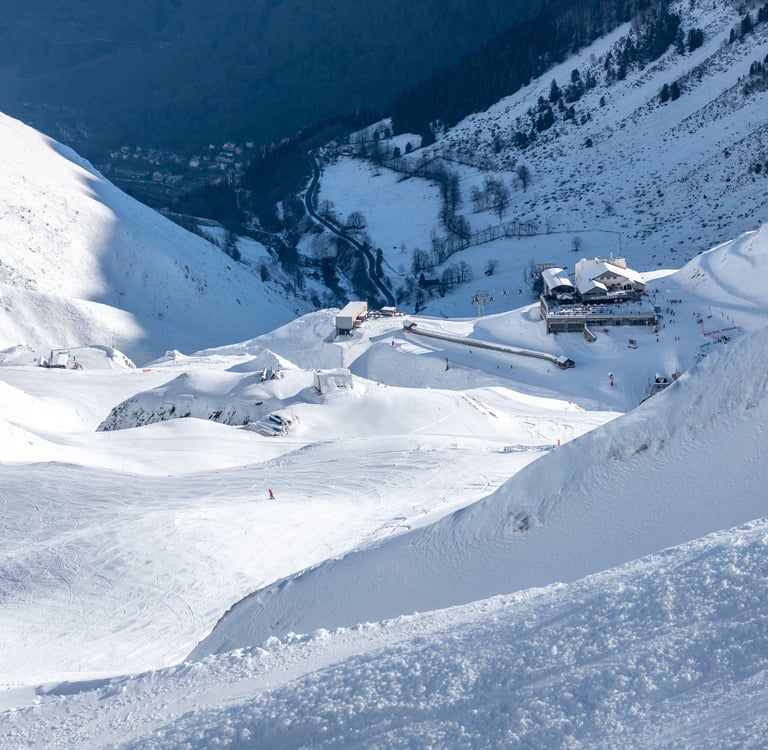 View of the Cirque du Lys and the arrival station of the Cauterets ski resort