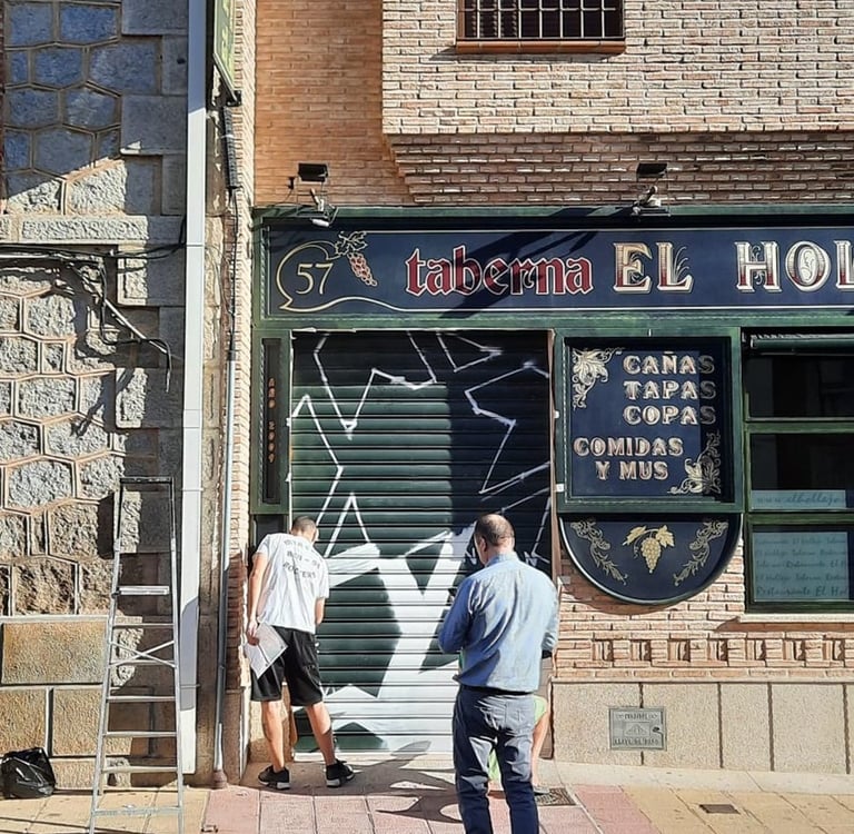 Graffiti profesional en persianas, paredes, fachadas, Barcelona, Madrid, Valencia