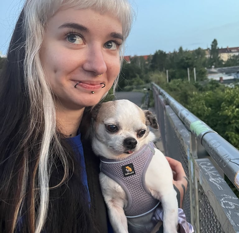Mel mit ihrem Hund