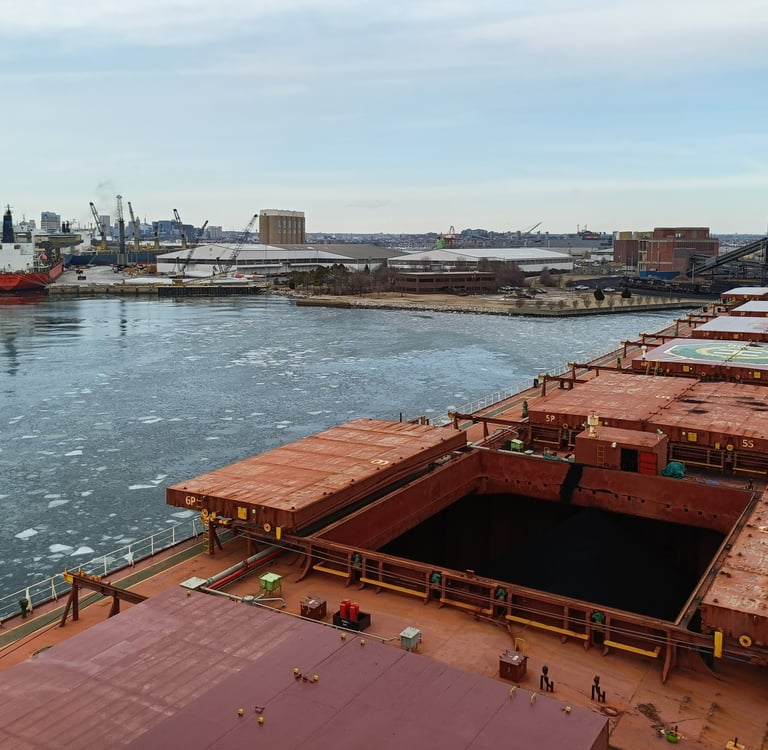 Cargo holds hatch covers leak test