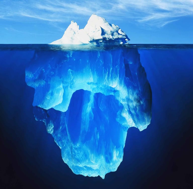 gran iceberg bajo el océano